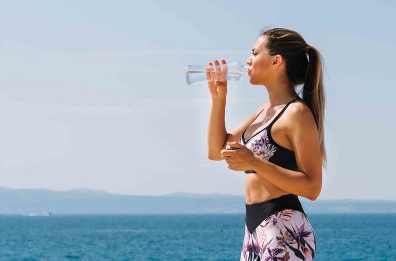 Bevi acqua pura per perdere peso